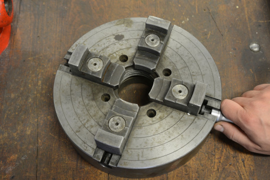 34. Čtyřčelisťové sklíčidlo