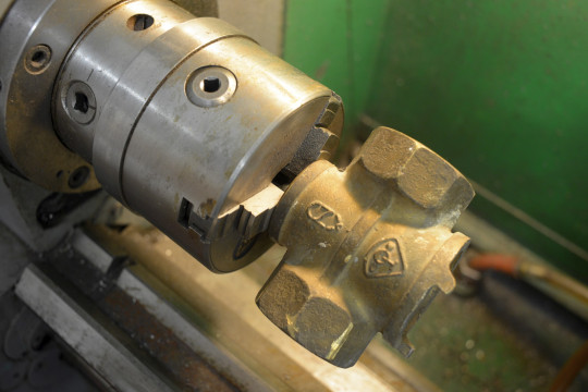 38. Upnutí obrobku za vnitřní průměr 