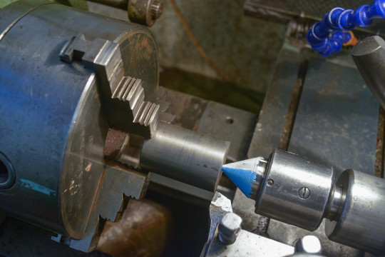 40. Upíchnutí obrobku středicím hrotem