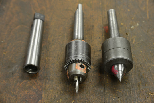 42. Co je všechno potřeba připravit na upíchnutí obrobku hrotem