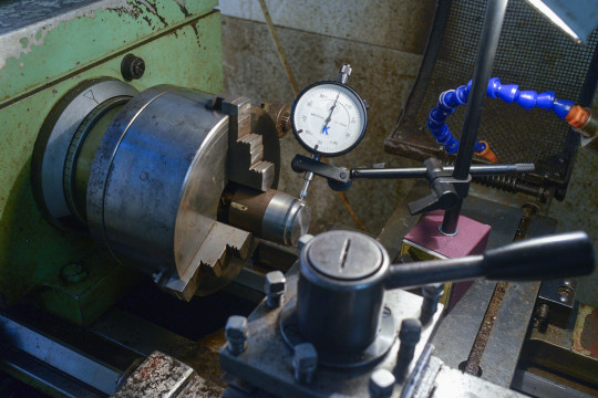 53. Úchylkoměr při měření na opracované ploše