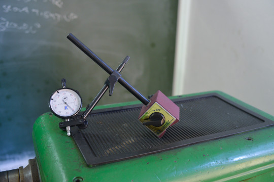 55. Padající magnetický stojánek