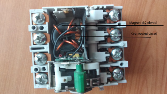 36. Třífázový proudový chránič