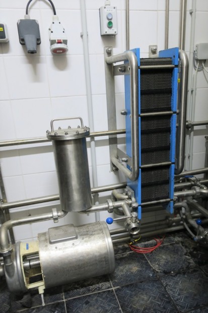 40. Deskový chladič a filtr mladiny