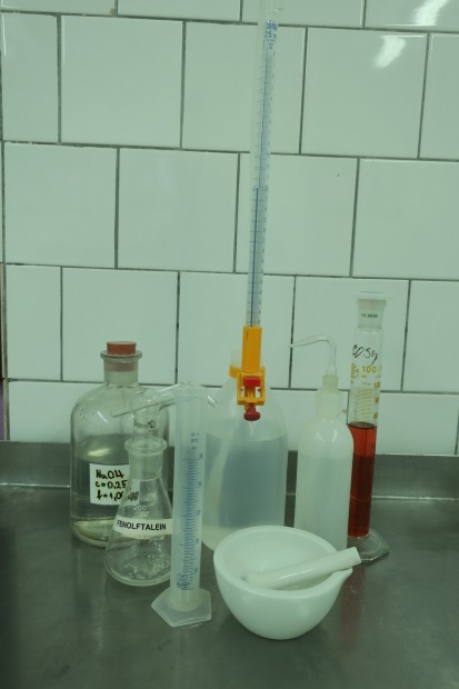 13. Pomůcky pro stanovení titrační kyselosti tvarohu