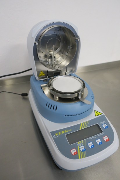 15. Sušící váha s otevřenou komorou