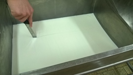 22. Krájení sýřeniny