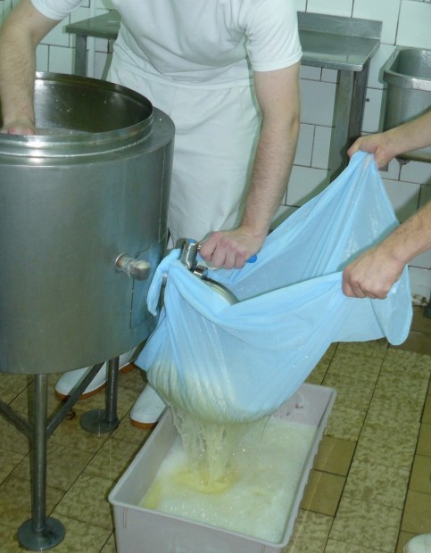 31. Vypouštění zrna do syrníku