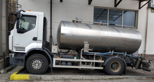 4. Cisterna pro převoz mléka
