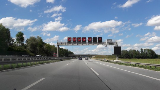 15.Dálnice vybavená liniovým řízením dopravy.