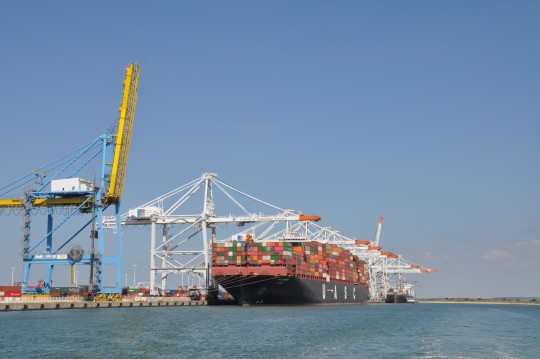 20. Námořní nákladní doprava, kontejnerová loď (Philippe Alès)