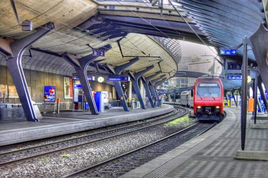 14. Spoj linky S6 příměstského systému S-bahn v Curychu. (foto: Tony_V)
