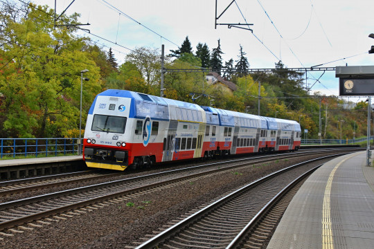15. Spoj linky S1 (Kolín – Praha Masarykovo nádraží) v rámci systému PID.