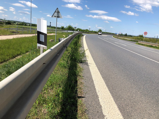 57. Svodidlo na pozemní komunikaci.