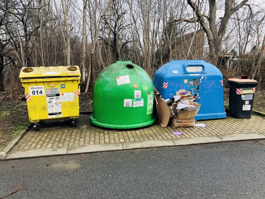 14. Třídění odpadu (plast, papír, sklo, kartony)