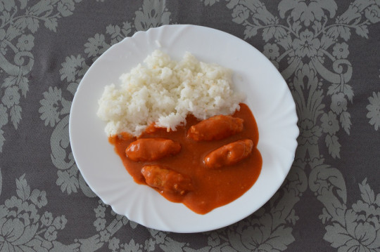 7. Klopsy z mletého masa v rajské omáčce, dušená rýže