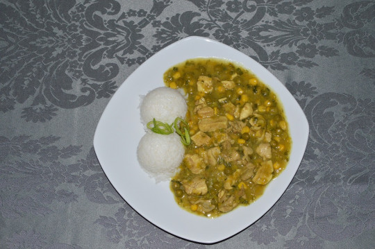 18. Kuřecí nudličky se zeleninou, dušená rýže