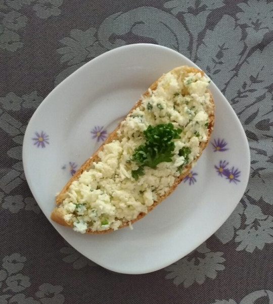 37. Bílý pšeničný chléb, vaječná pomazánka
