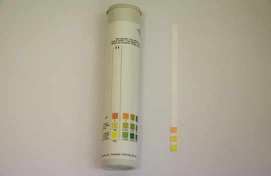 15. Diagnostické proužky k orientačnímu vyšetření moči