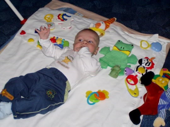 37. Poloha na zádech 6. měsíc