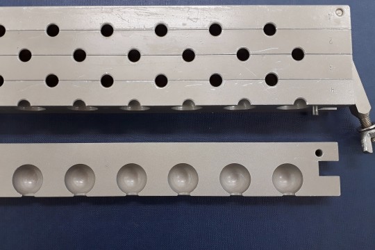 32. Teflonová forma na vaginální kuličky