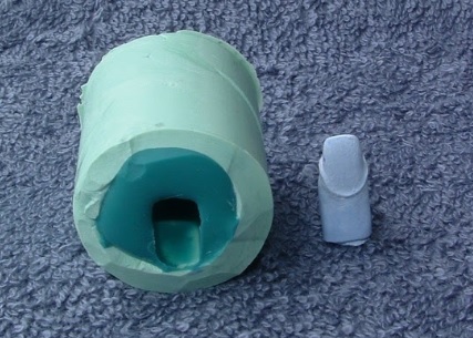 8. Dublovací forma a model preparovaného zubu ze speciální sádry